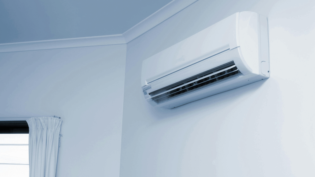 Airconditioning hangt aan wand